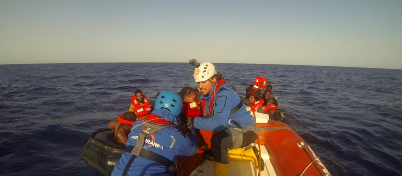 ΥΠΕΞ: «Αδειάζει» την ΠτΔ Κ.Σακελλαροπούλου για την παρασημοφόρηση του «διασώστη» παράνομων μεταναστών